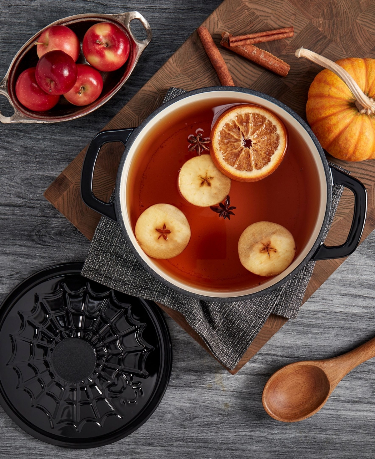 Smith And Clark Iron Works Enameled Cast Iron 3-qt. Spider Web Dutch Oven In Black