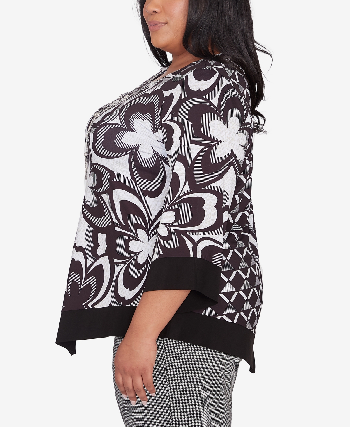 Alfred Dunner Plus Size Runway Ready Floral Geometric Top With Necklace In Black,white Metallic