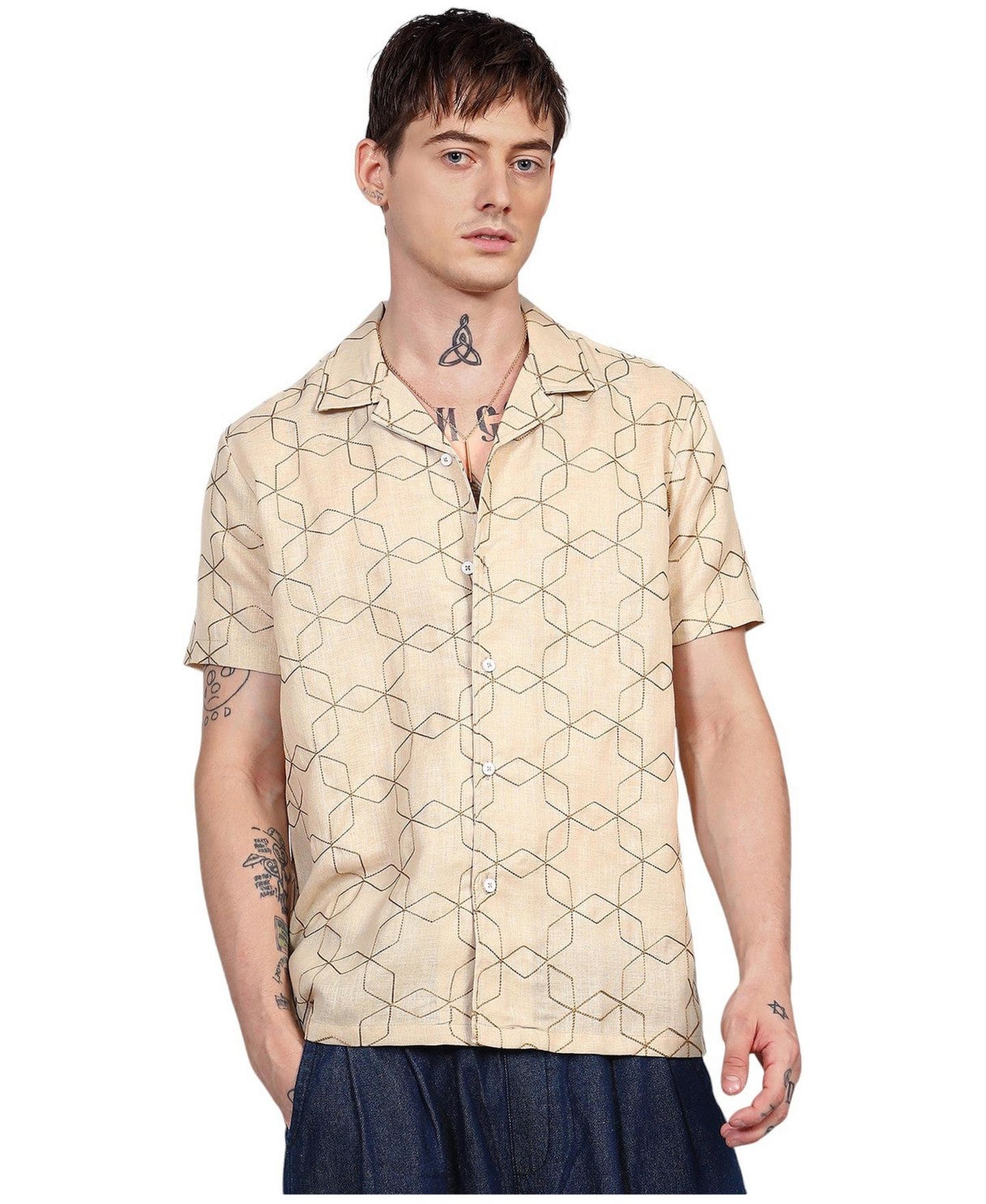 Мужская рубашка Cahoot Campus Sutra Beige Embroidered Geometric-Lined, цвет: Бежевый / Хаки — фото 1