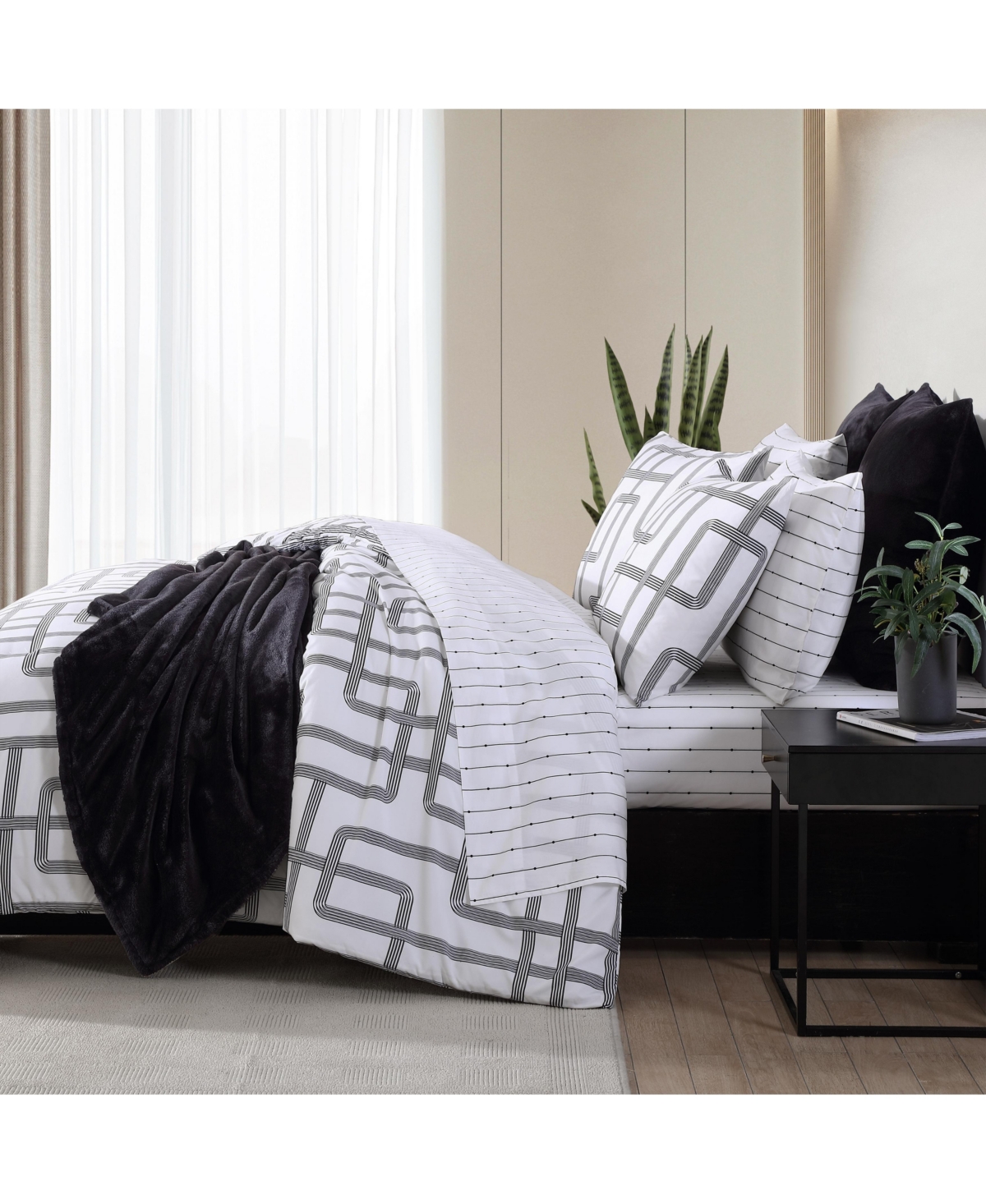 City Scene Mainline Microfiber& White 3 Piece Comforter Set-Full/Queen - Black/white