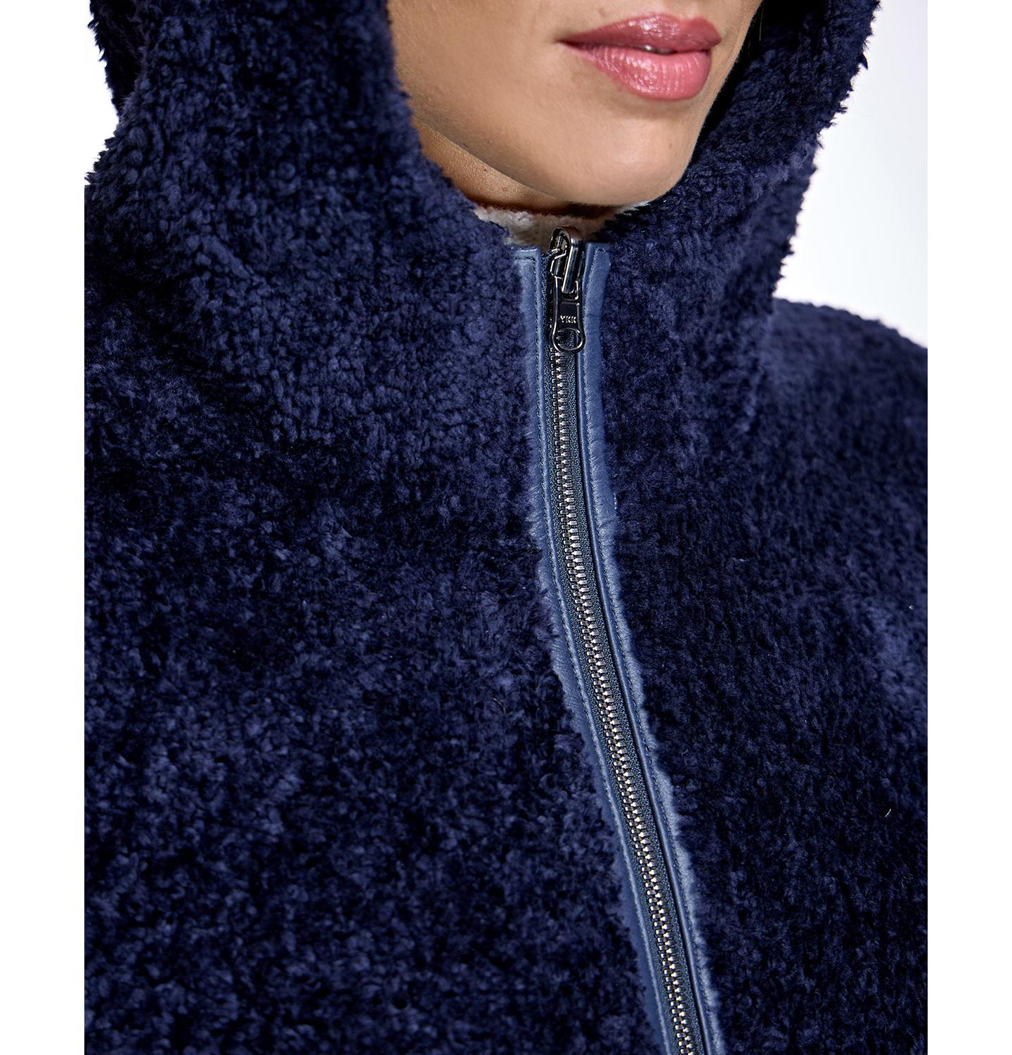 Женская накидка Julia & Stella By Maximilian Shearling Cape, цвет: Тёмно-синий — фото 7