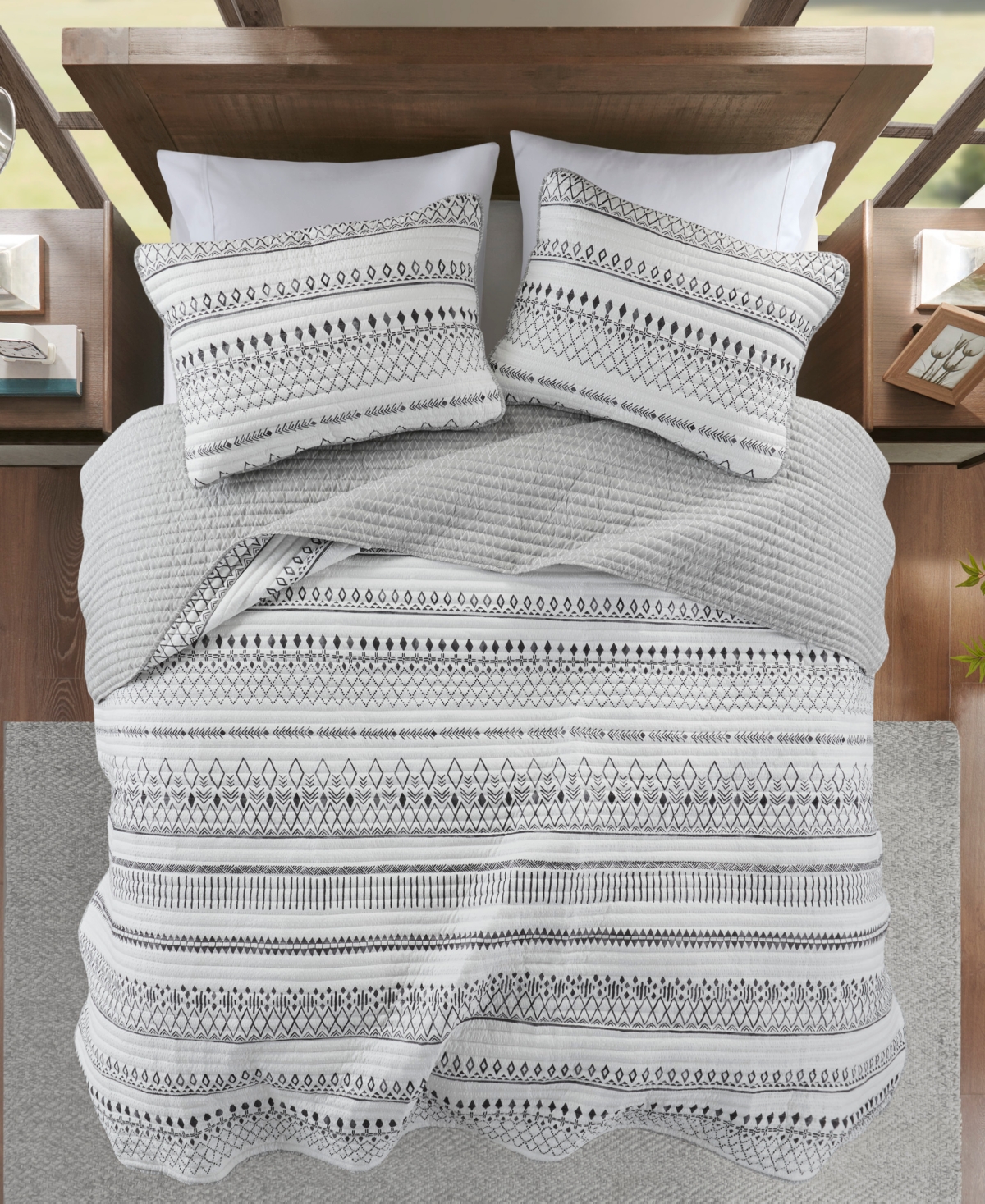 Madison Park Fraser Reversible Printed Microfiber Seersucker 3-Pc. Quilt Set, Full/Queen