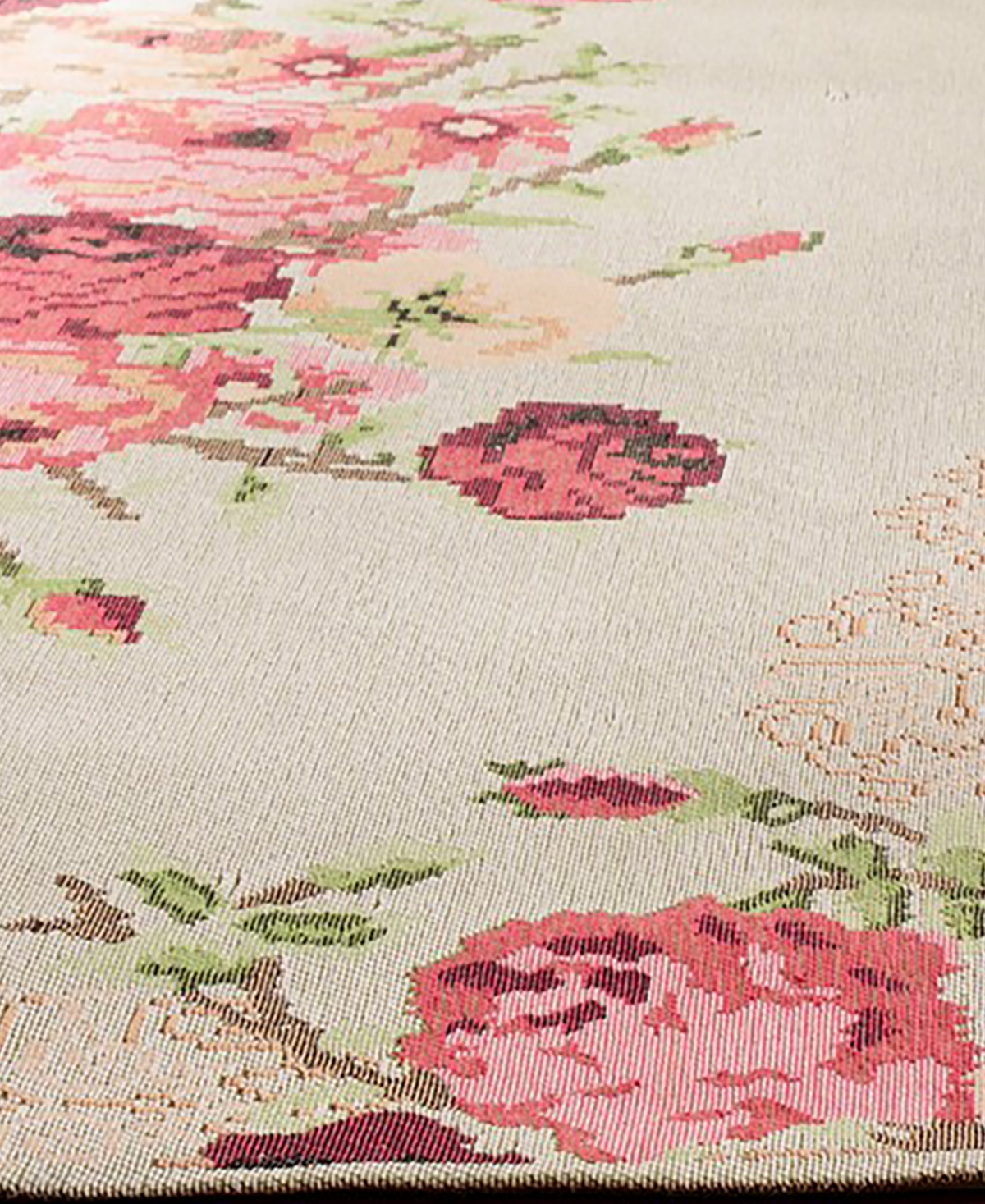 Safavieh Classic Vintage CLV115and Red Area Rug - Beige