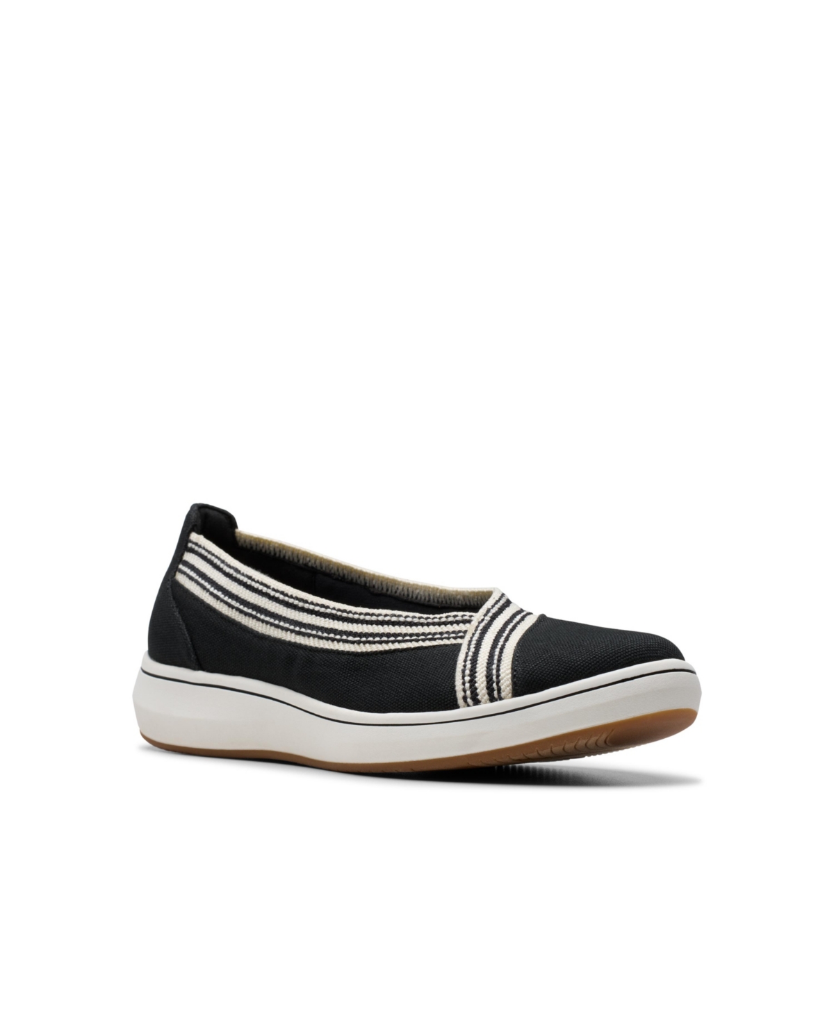 Clarks Women's Cloud Steppers Breeze Sky Air Closed Toe Shoes In Black Textile