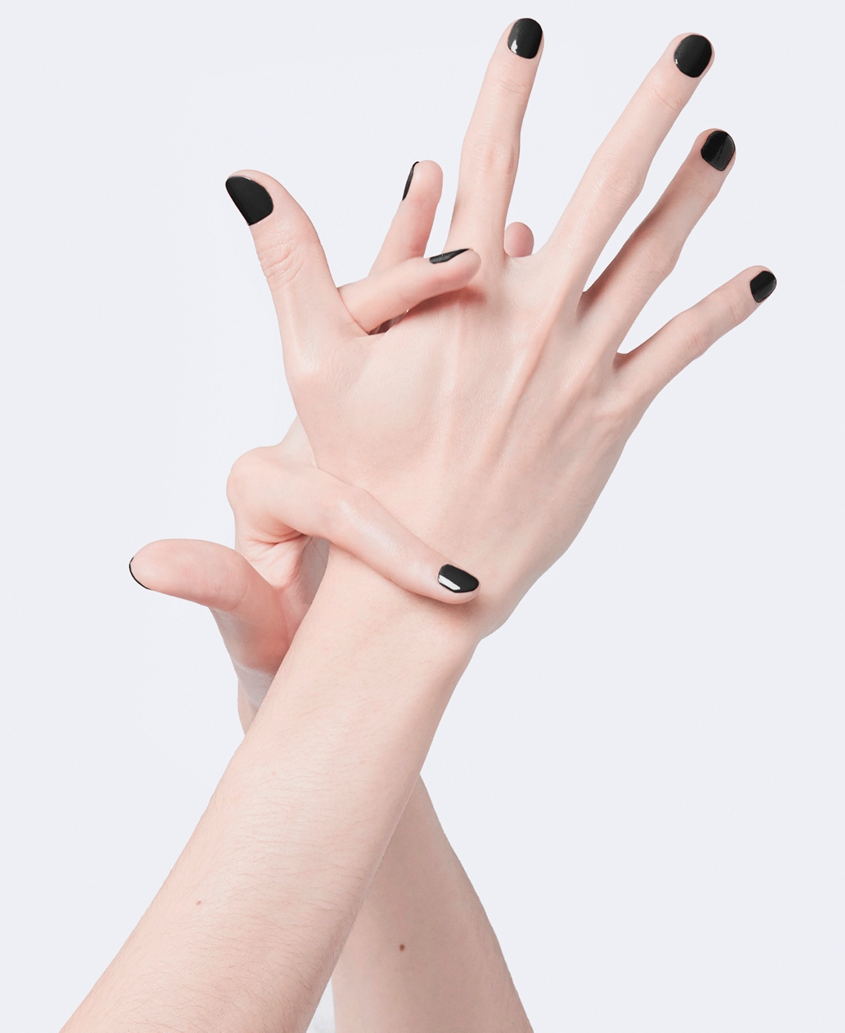 Shop Gucci Vernis A Ongles Glossy Nail Polish In 700 - Crystal Black