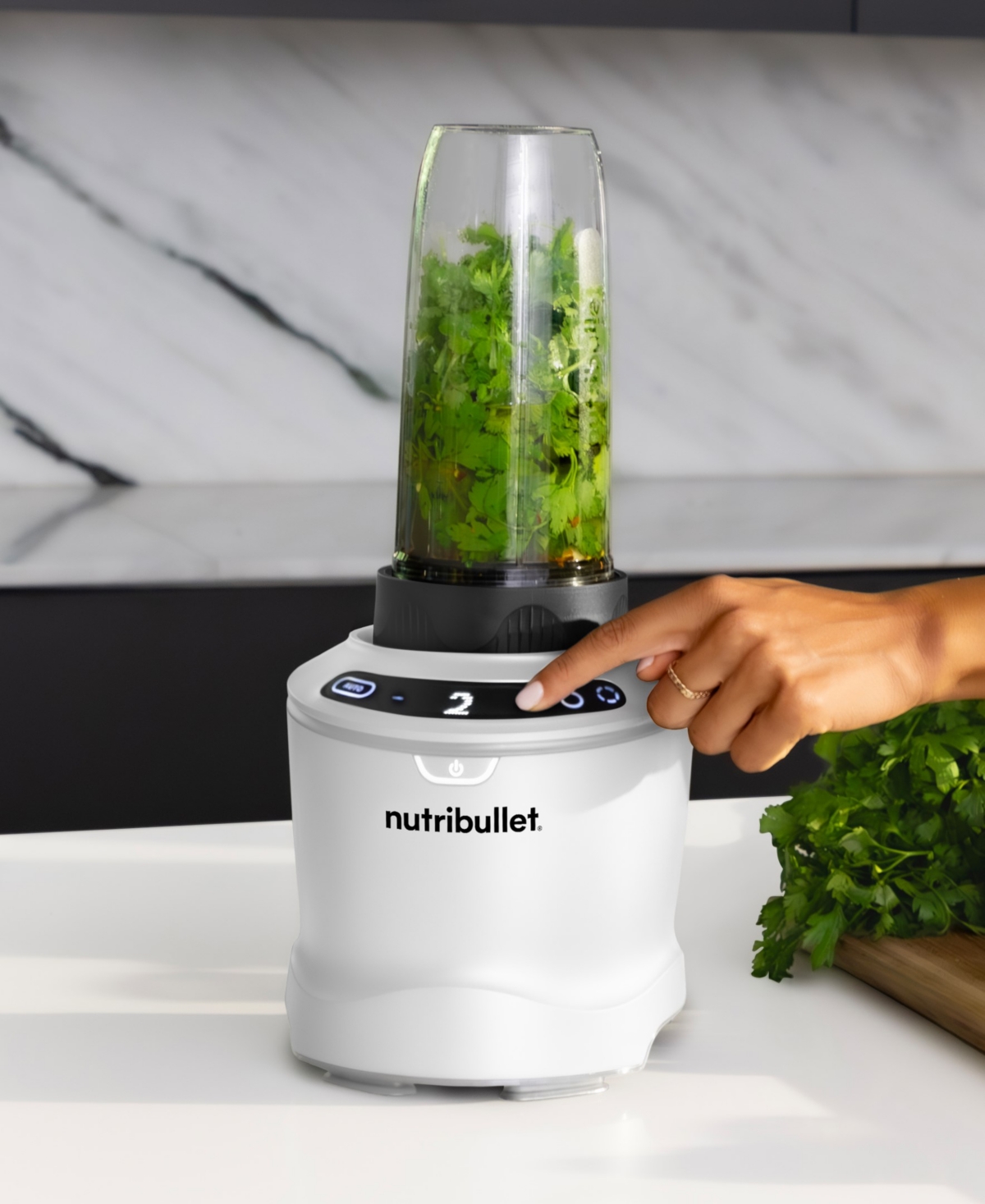 Nutribullet 1400 Watts Smartsense Blender Combo In Matte White