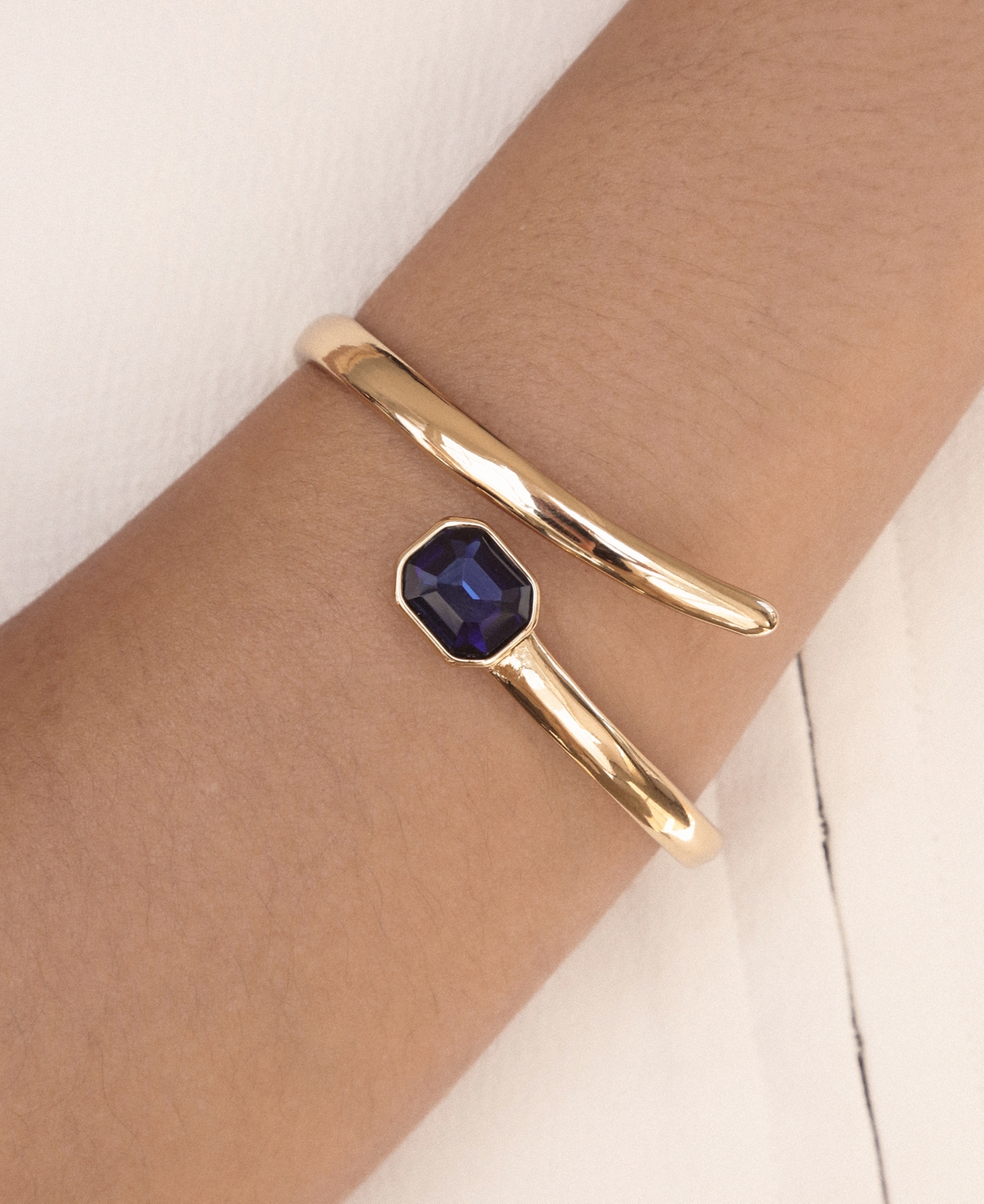 Ettika Deco Crystal Hinge Bracelet In Sapphire
