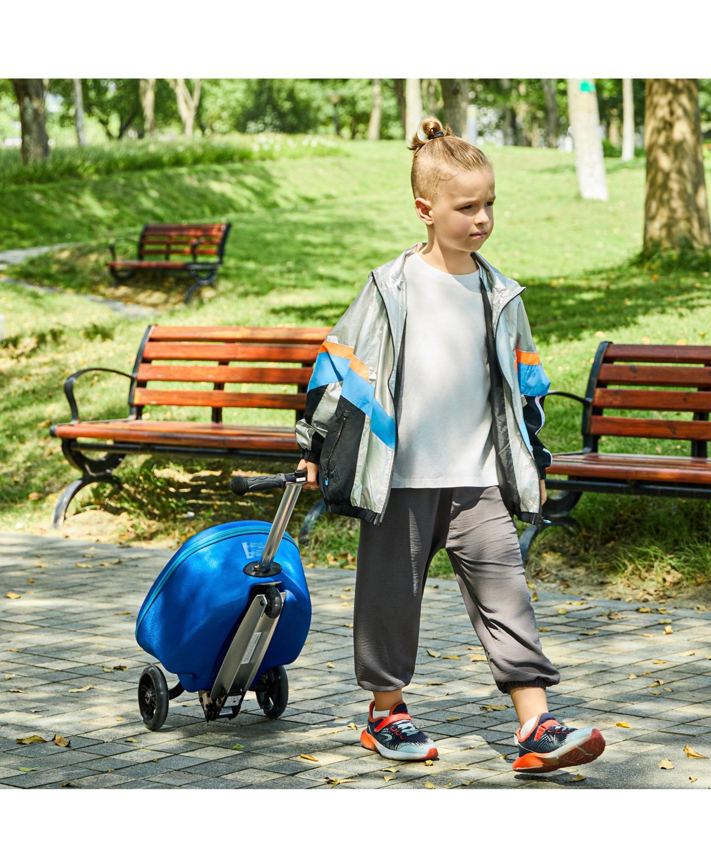 Детская игрушка GoPowerBike GoVoyage 3-Wheel Kids Luggage Scooter with Light-Up Wheels, цвет: Синий — фото 4