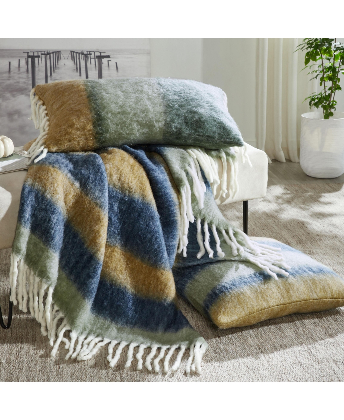 Ihi Home Highland Mist Mohair Pillow, Multicolor, 20