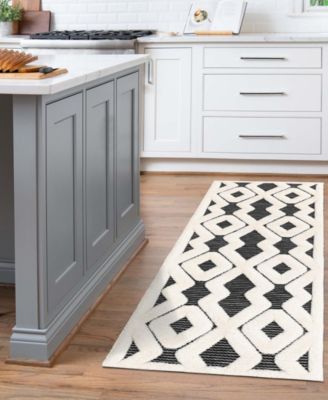 Prismatic Trellis 2'7"x8' Runner Area Rug