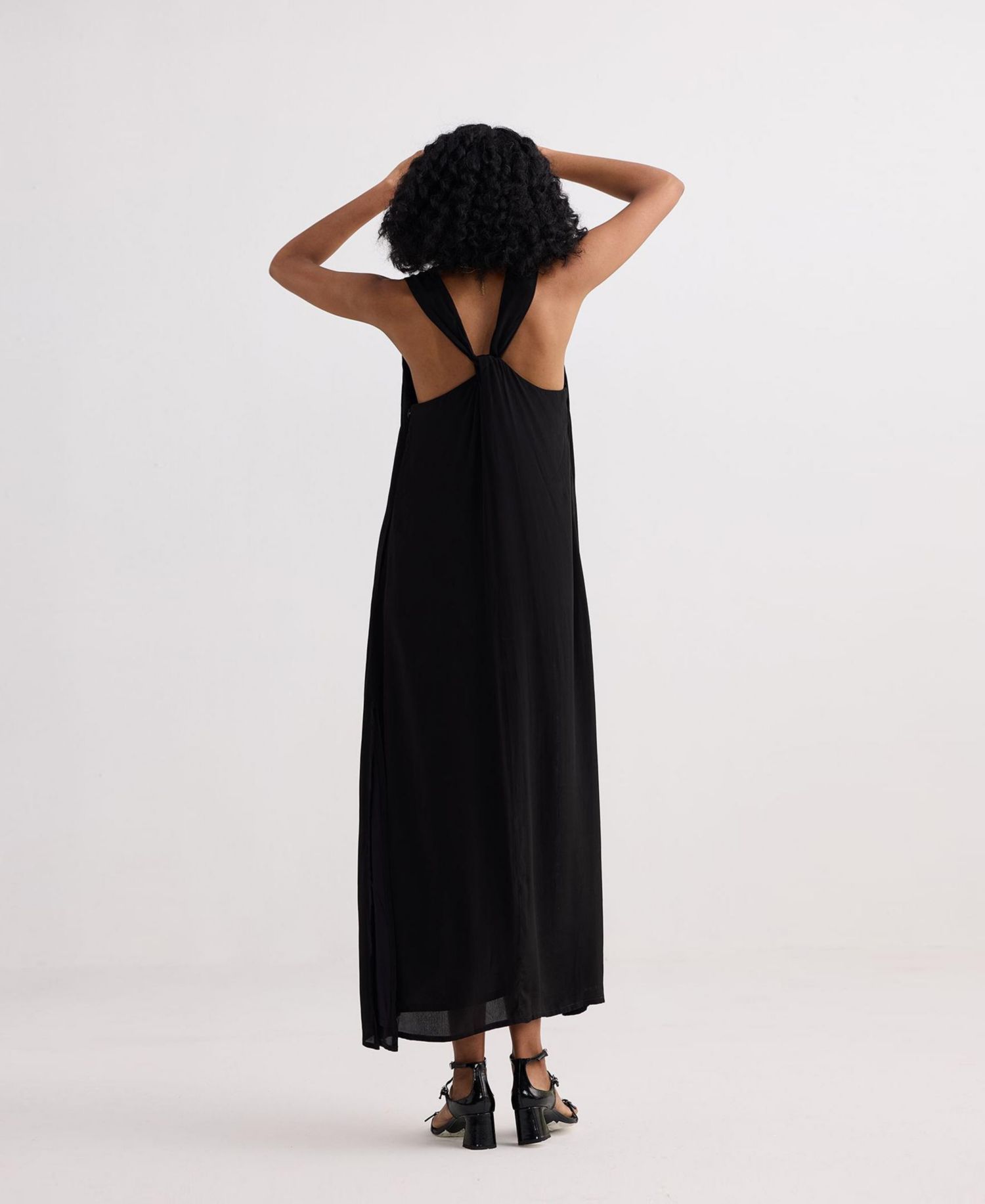 Women's Crossed in Chic Sleeveless Maxi Dress