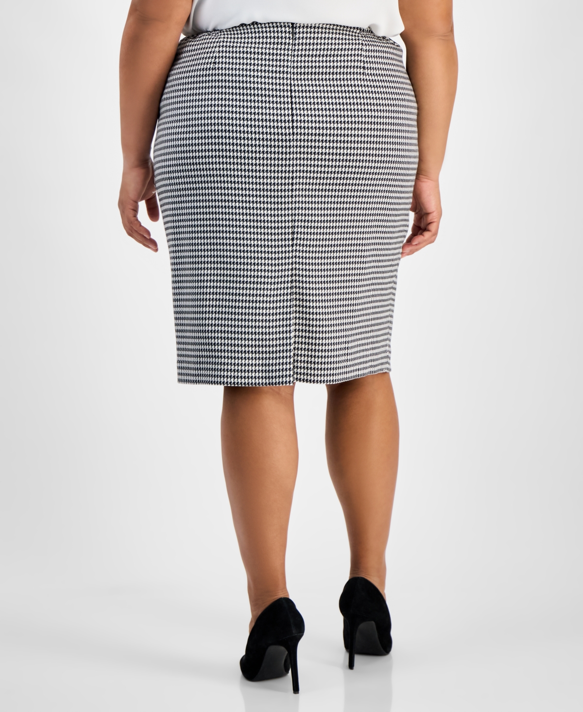 Kasper Plus Size Back-slit Pencil Skirt In Black,white