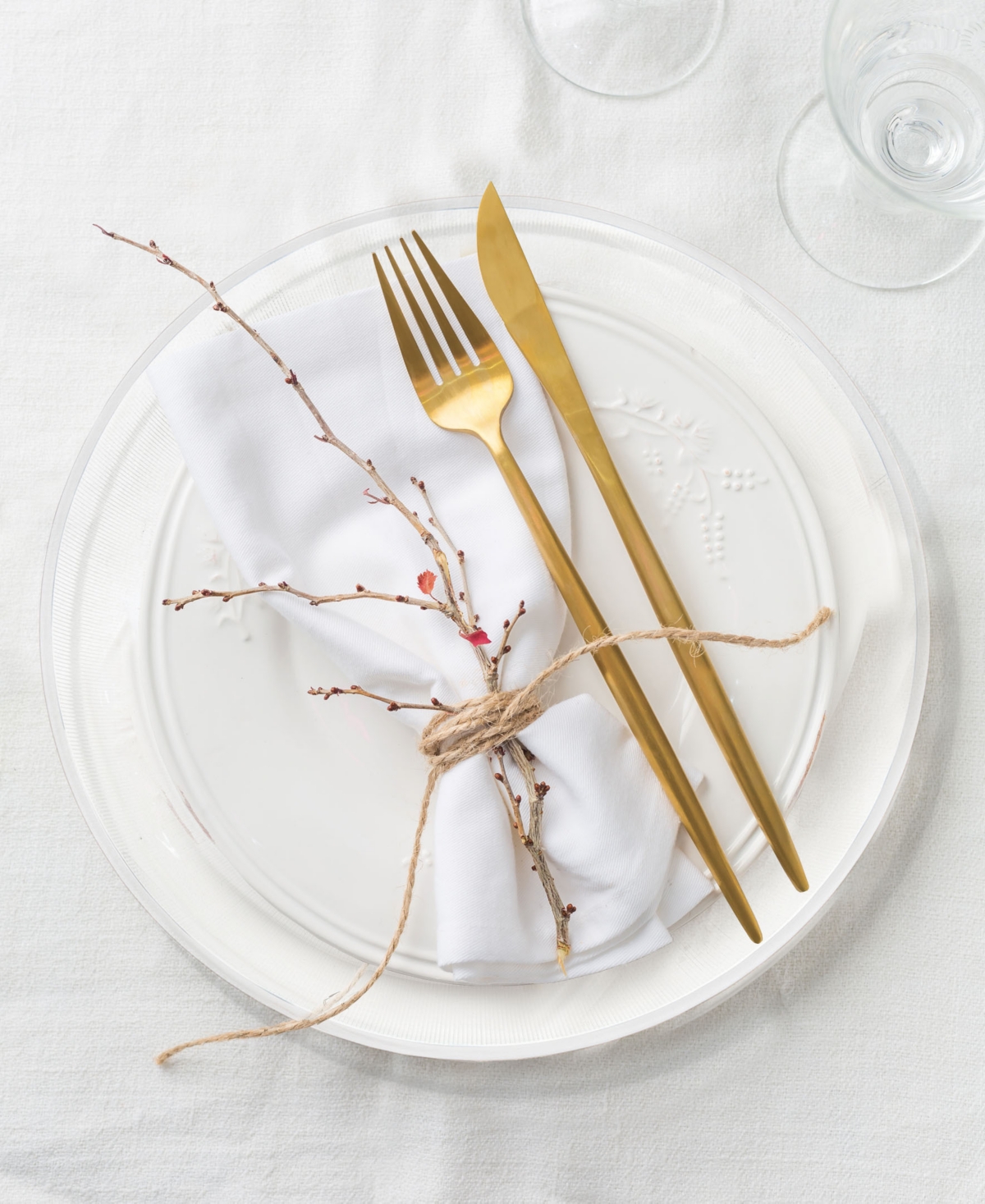 American Atelier Elite Gold Glass Charger Plates, Set Of 6 In White
