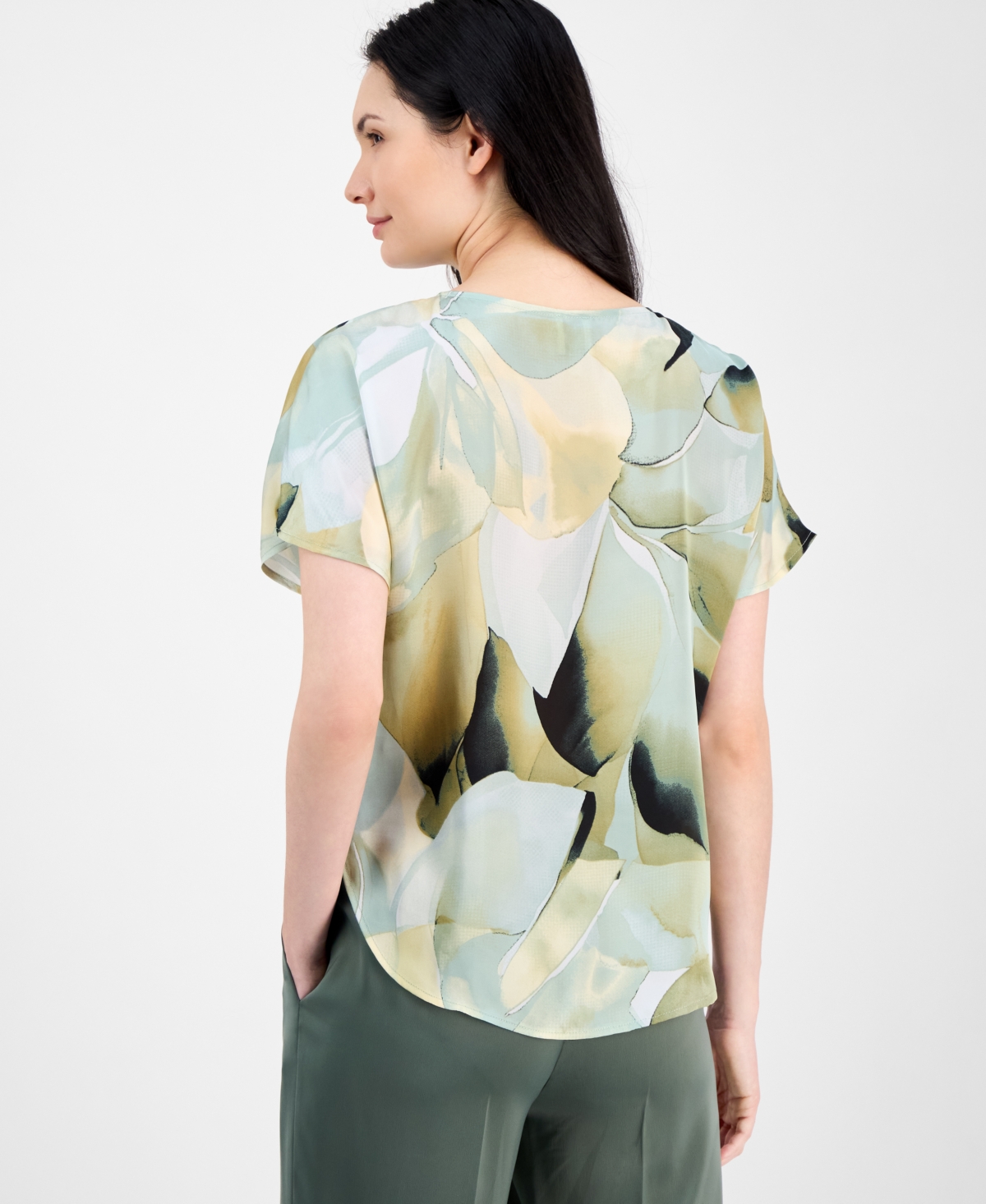Anne Klein Petite Floral-print Curved-hem Bateau-neck Blouse In Soft Aloe Multi