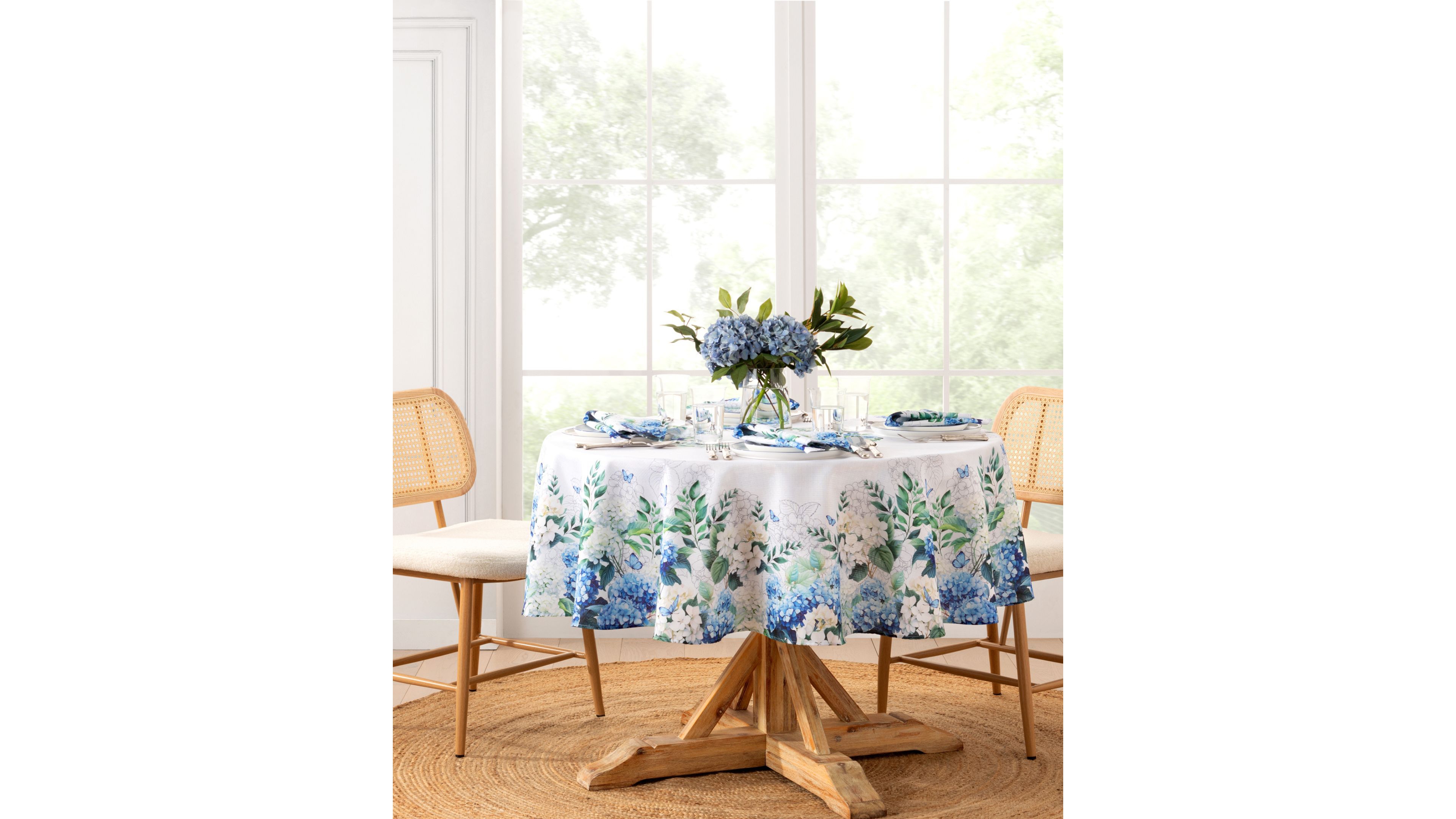 Elrene Hydrangea Bloom Floral Double Border Round Tablecloth, 70" X 70"