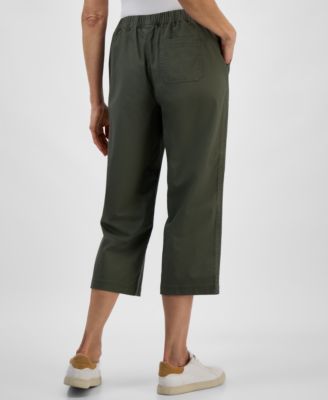 Women's Petite Mid-Rise Pull-On Capri Pants