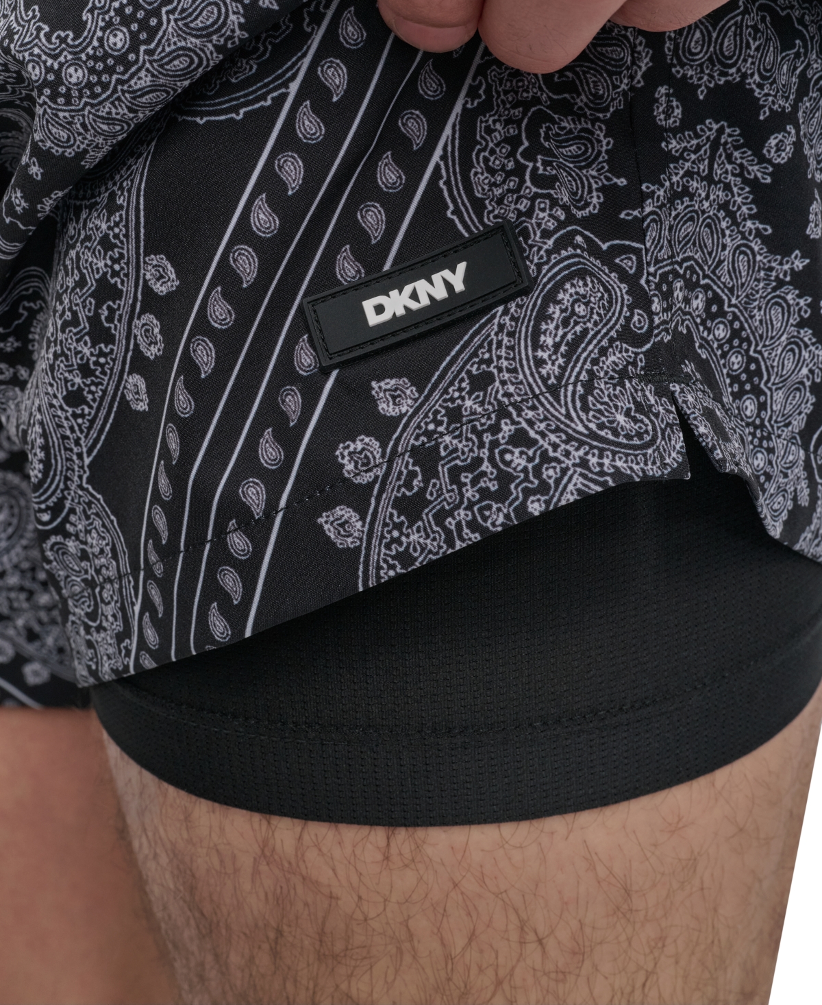DKNY MEN'S EURO BLACK & WHITE BANDANA PRINT PERFORMANCE 5" VOLLEY SHORTS 