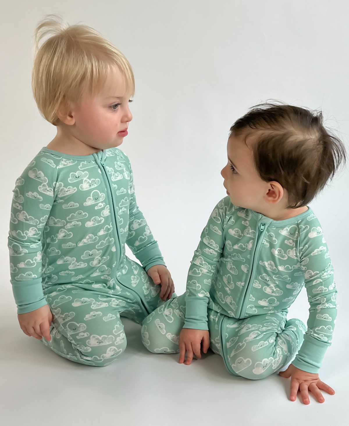 Tiny Knot Co. Baby Boys And Girls Convertible 2 Way Zippered Footed Coverall In Blue Skies