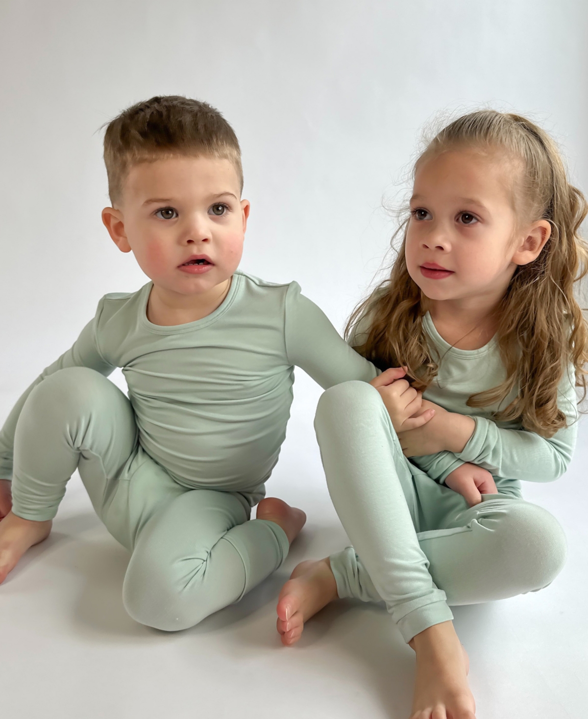 Tiny Knot Co. Baby Boys And Girls 2-piece Long Sleeve Pajama Set In Hazy