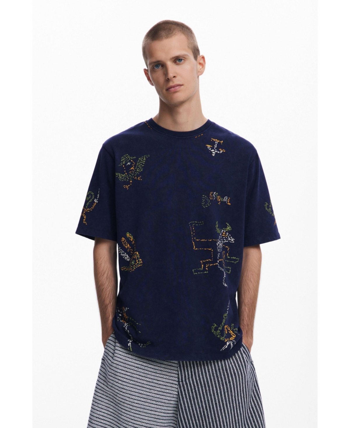Men's T-shirt with tribal embroidery - Navy blue