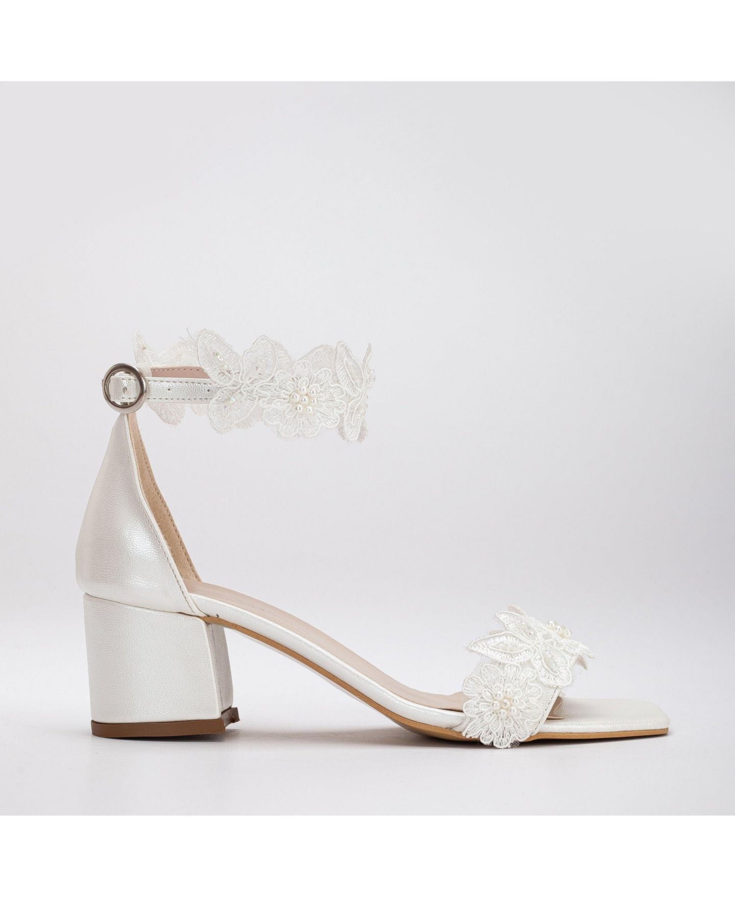 Женские сандалии Forever & Always Shoes Dana Lace Bridal Low Heel — фото 1