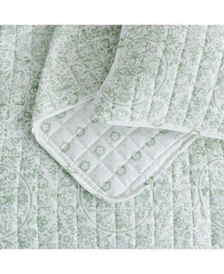 Floral Printed Reversible Stitched Quilt Set with Shams