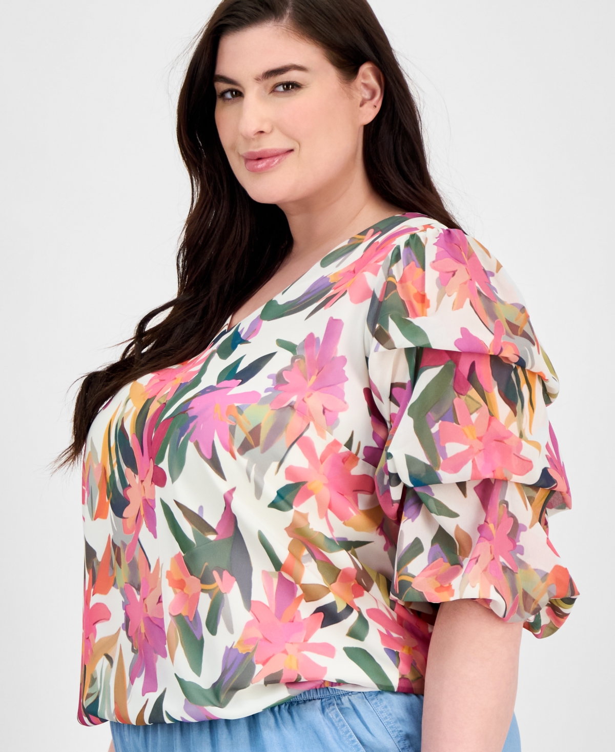 VINCE CAMUTO PLUS SIZE PRINTED V-NECK BUBBLE BLOUSE 