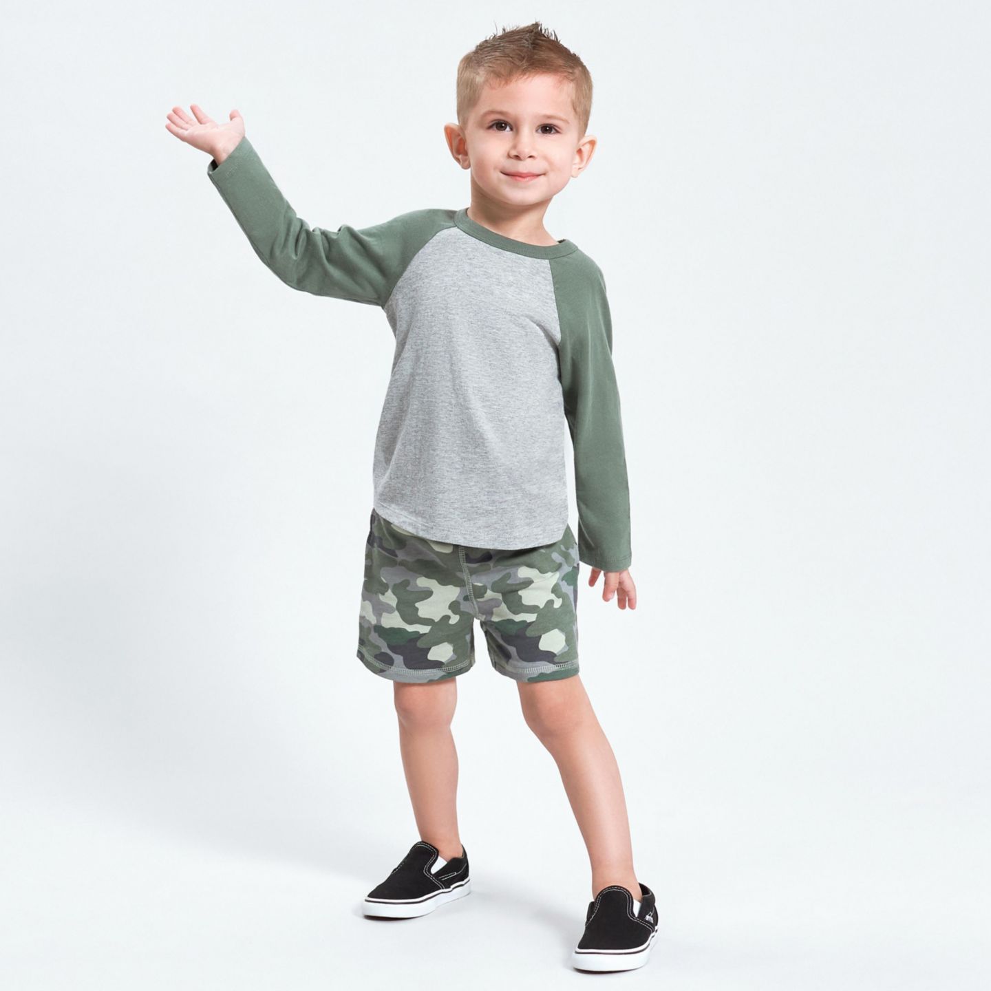 Шорты Gerber 3-Pack Pull-On Knit Shorts, Gray and Black, 18 Months для мальчиков-малышей, цвет: Камуфляжный — фото 3