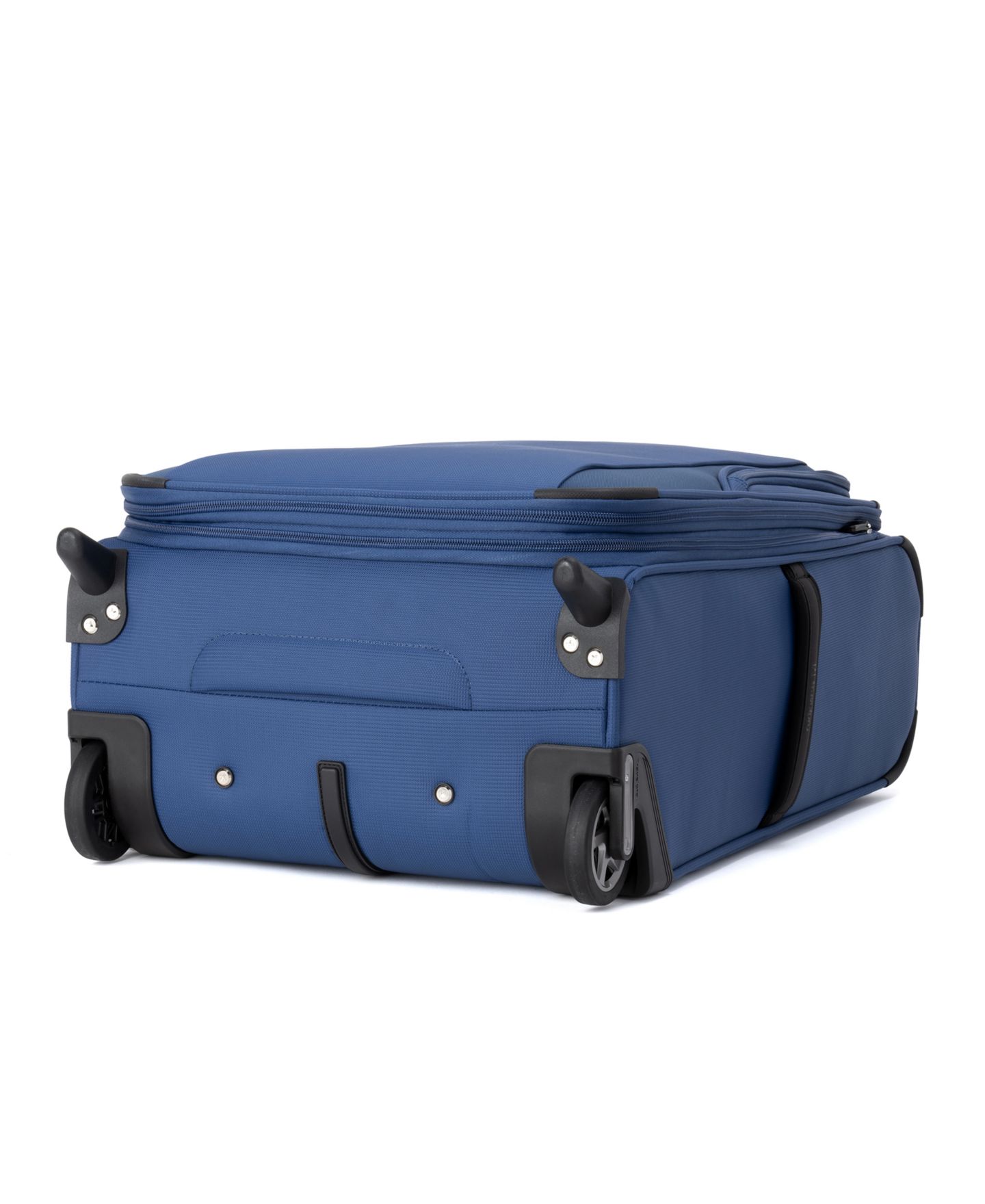 Чемодан Travelpro WalkAbout 7 Medium 2-Wheel Carry-on Expandable Rollaboard, цвет: Чёрный — фото 15
