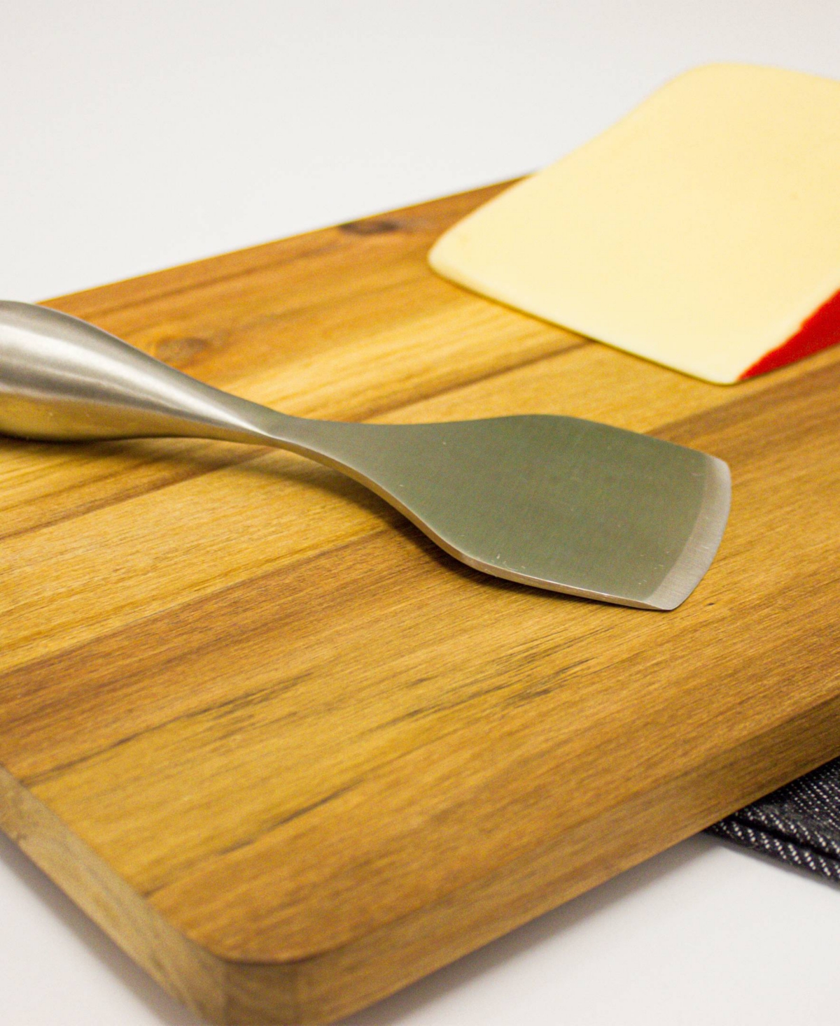BERGHOFF AARON PROBYN 5-PIECE CHEESE KNIFE AND BAMBOO BOARD SET WITH INSERTS 