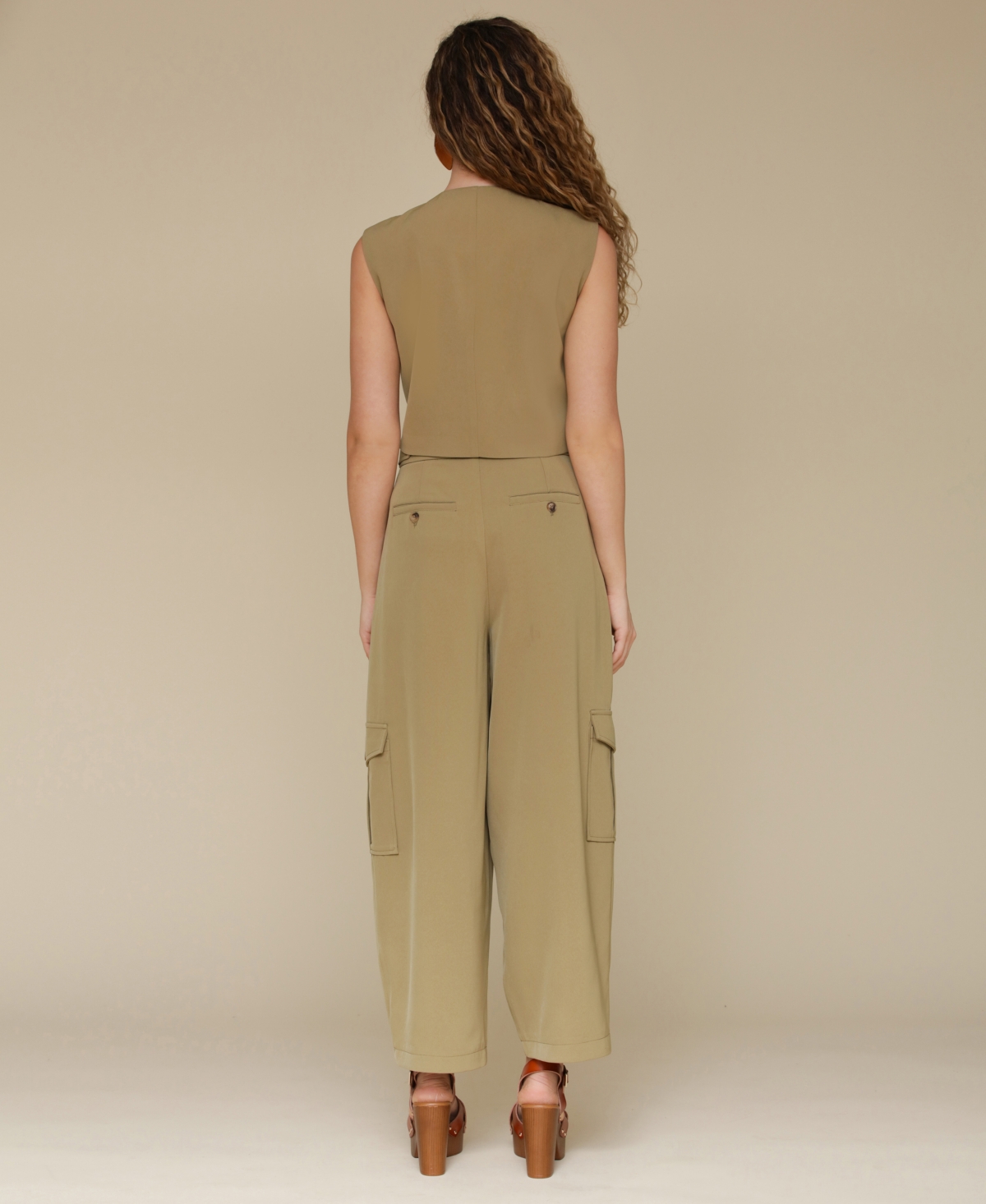 Avec Les Filles Women's Cropped Boxy Vest In Olive