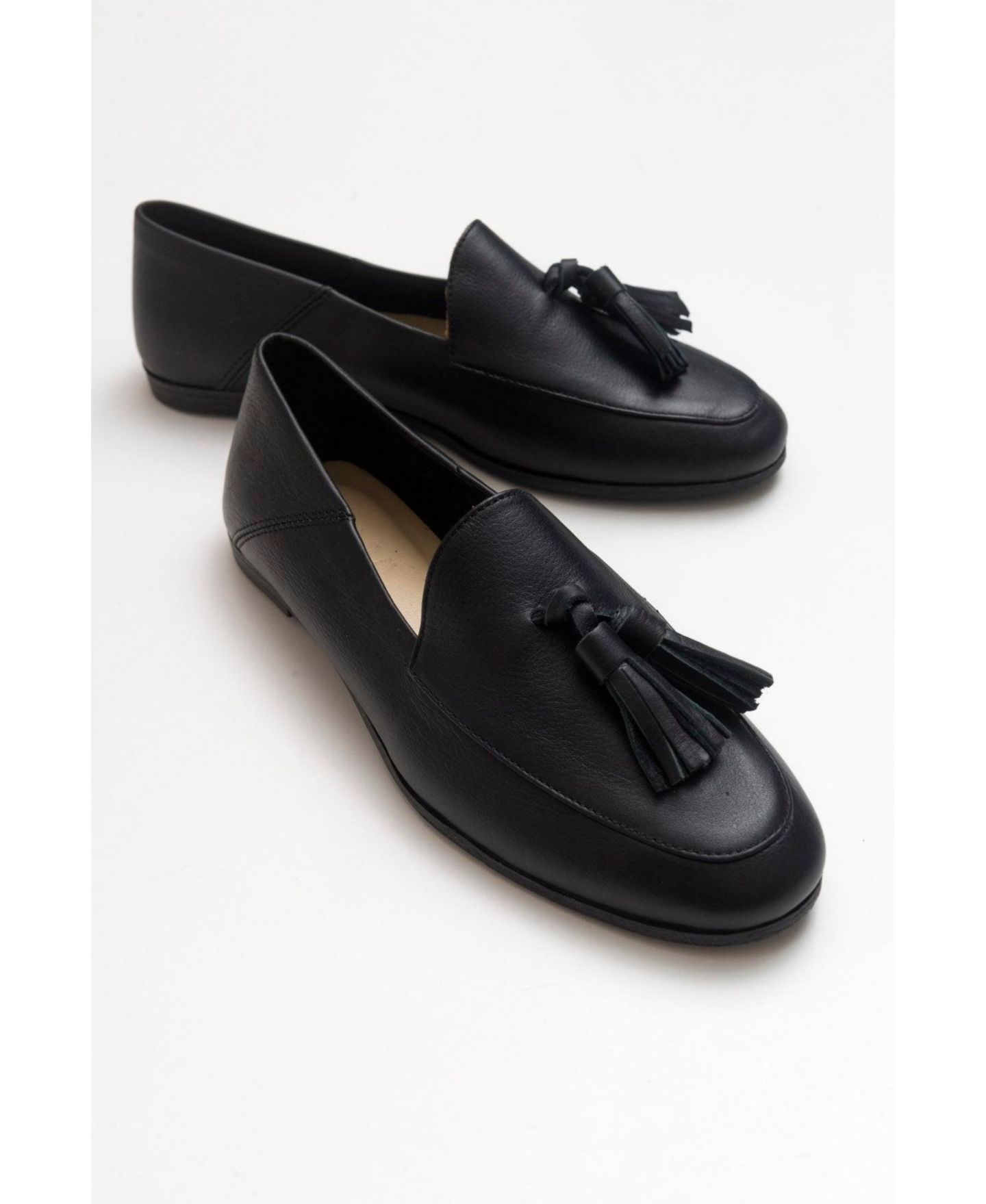 Женские туфли Forever & Always Shoes Mona Soft Leather Tassel Loafer, цвет: Чёрный кожаный — фото 1