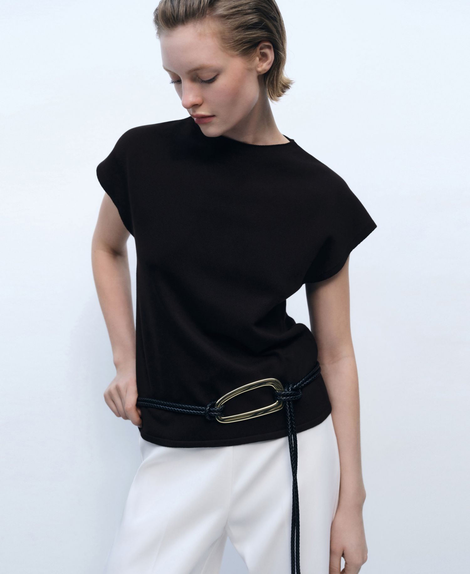 Women's Sleeveless Fine Knit Sweater