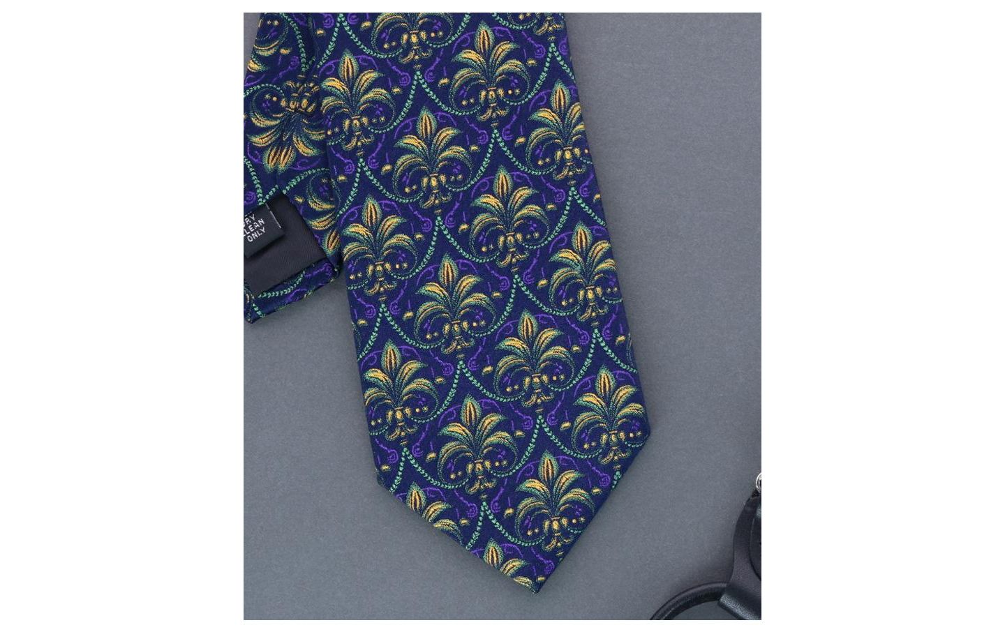 Мужские галстуки TRAFALGAR The French Quarter Fleur dis Lis Silk Novelty Necktie, цвет: Фиолетовый — фото 4