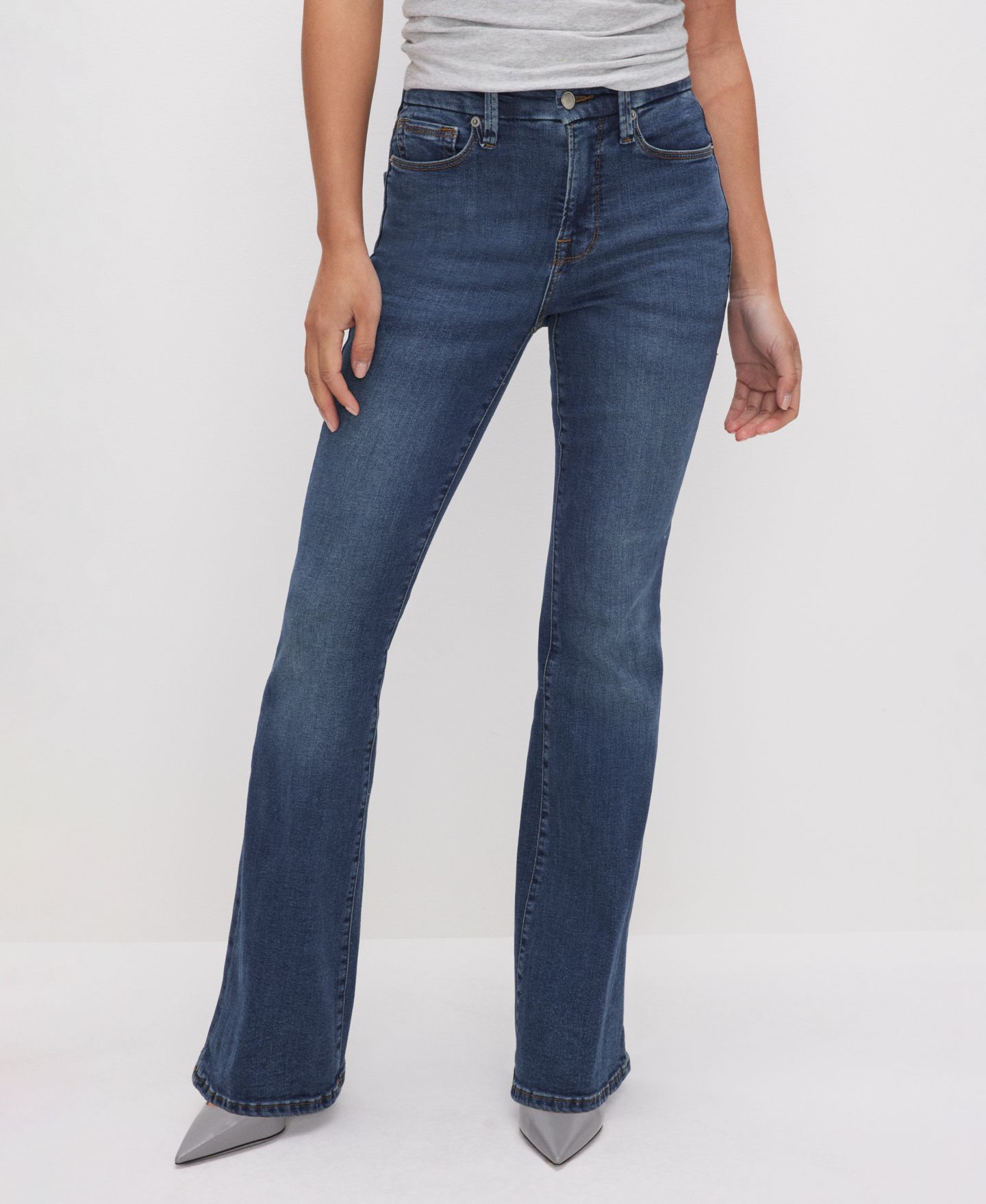 Женские джинсы Good American Petite Mid-Rise Flare-Leg, цвет: Тёмный синий — фото 1