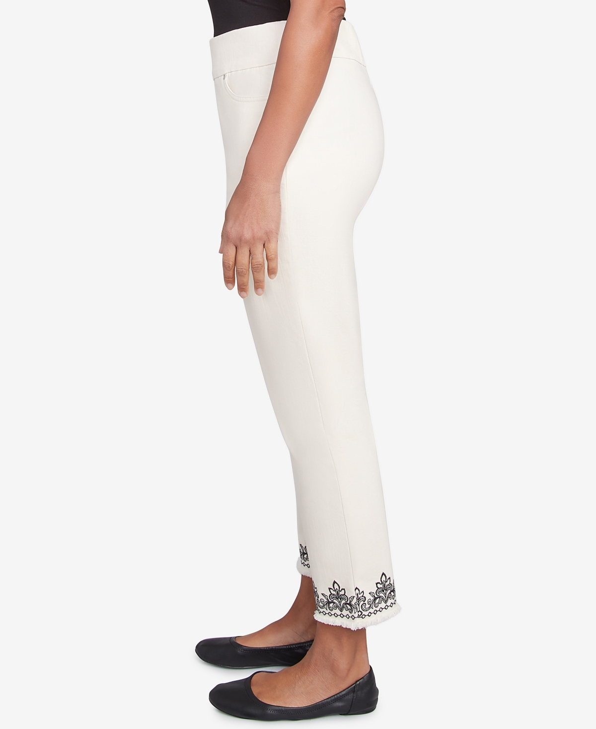 Alfred Dunner Plus Size Natural Instinct Classic Cuffed Medallion Pull On Ankle Pants In White