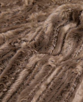 Luxuriously Soft Faux Fur Design Blanket, 60" x 70"
