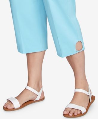 Plus Size Solid Pull On Capri Pants