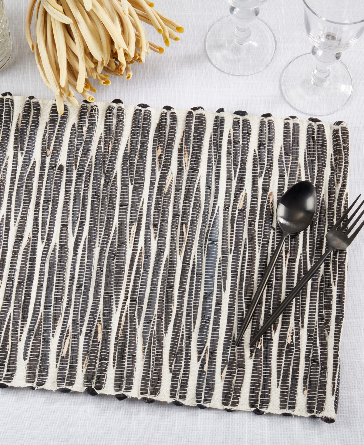 Saro Lifestyle Seagrass Water Hyacinth Charm Placemats, 14" X 20" In Black,white