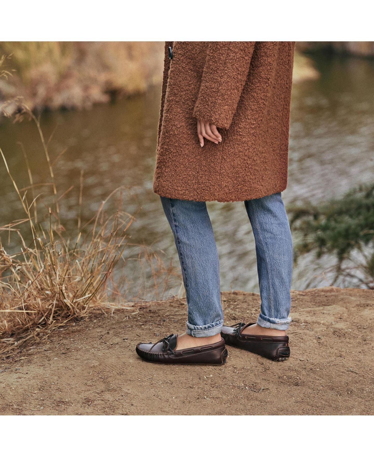 Женские мокасины Minnetonka Classic Driver, цвет: Тёмный коричневый — фото 4