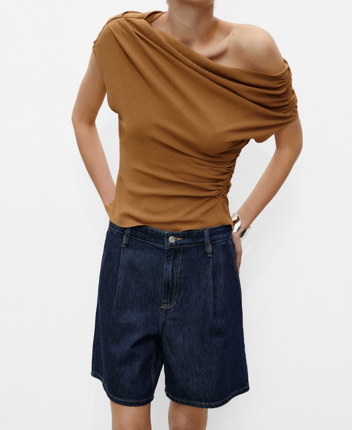 Women's Rinse-Wash Denim Pleated Bermuda Shorts - Open Blue