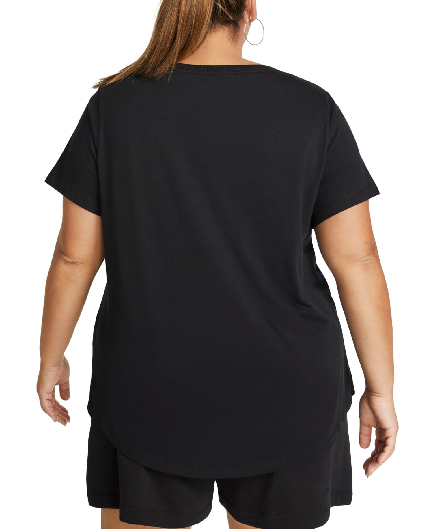 Plus Sportswear Club Essentials T-Shirt