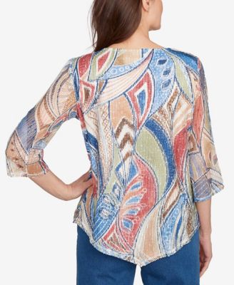 Petite El Paso Printed Leaf Textured Top with Necklace