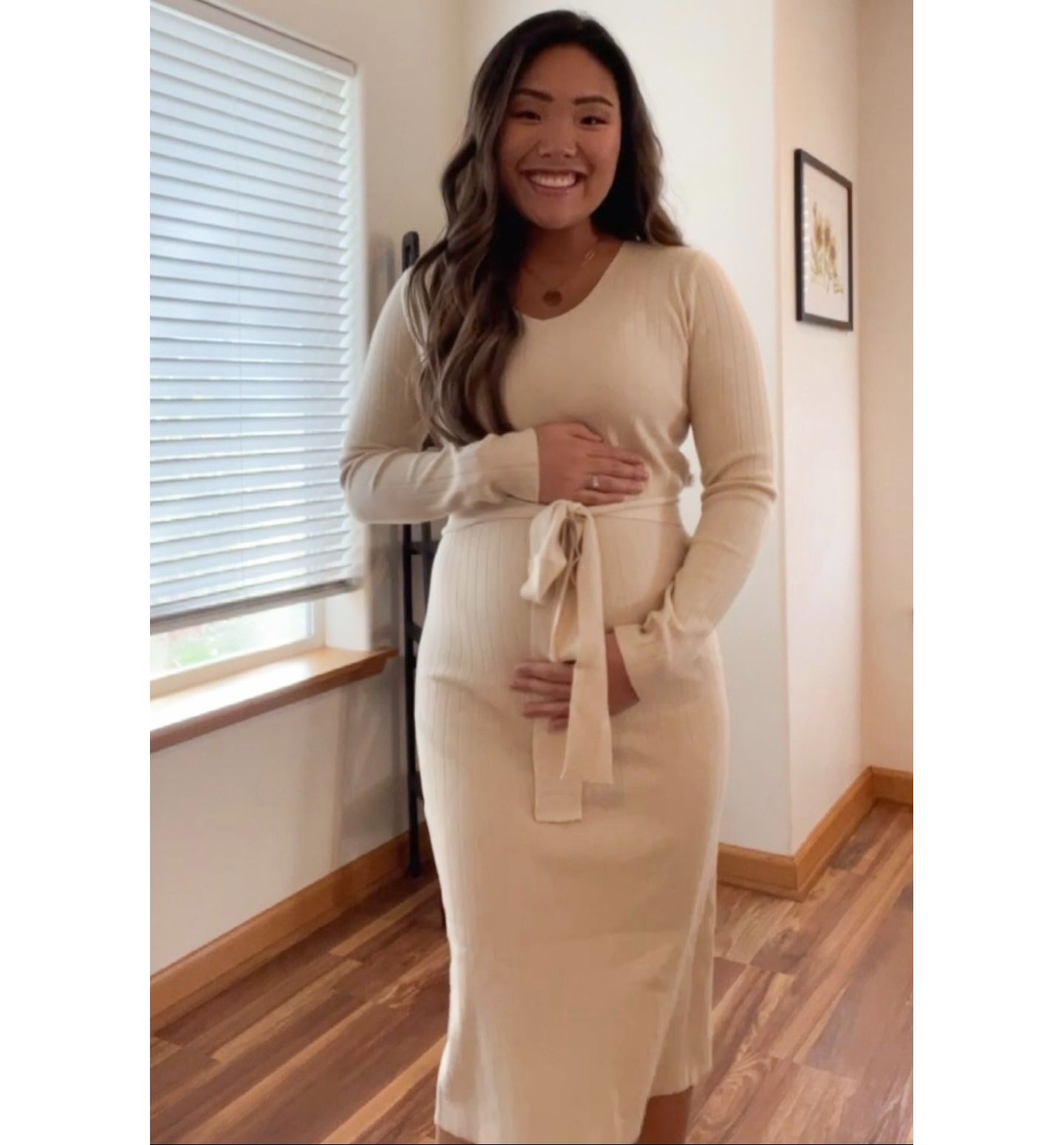 Женское платье Pinkblush Maternity Beige Tie Front Sweater Midi, цвет: Бежевый — фото 3