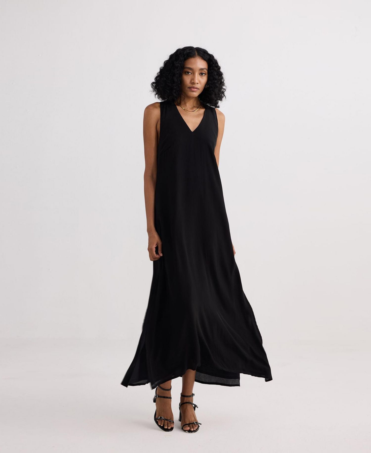 Women's Crossed in Chic Sleeveless Maxi Dress