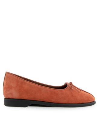 Women's Novia Tapered Toe Ballet Flats
