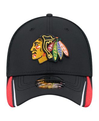 Men's Black Chicago Blackhawks Linear Featherweight 39THIRTY Flex Hat
