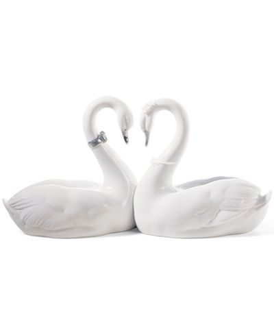 Lladro Collectible Figurine, Endless Love