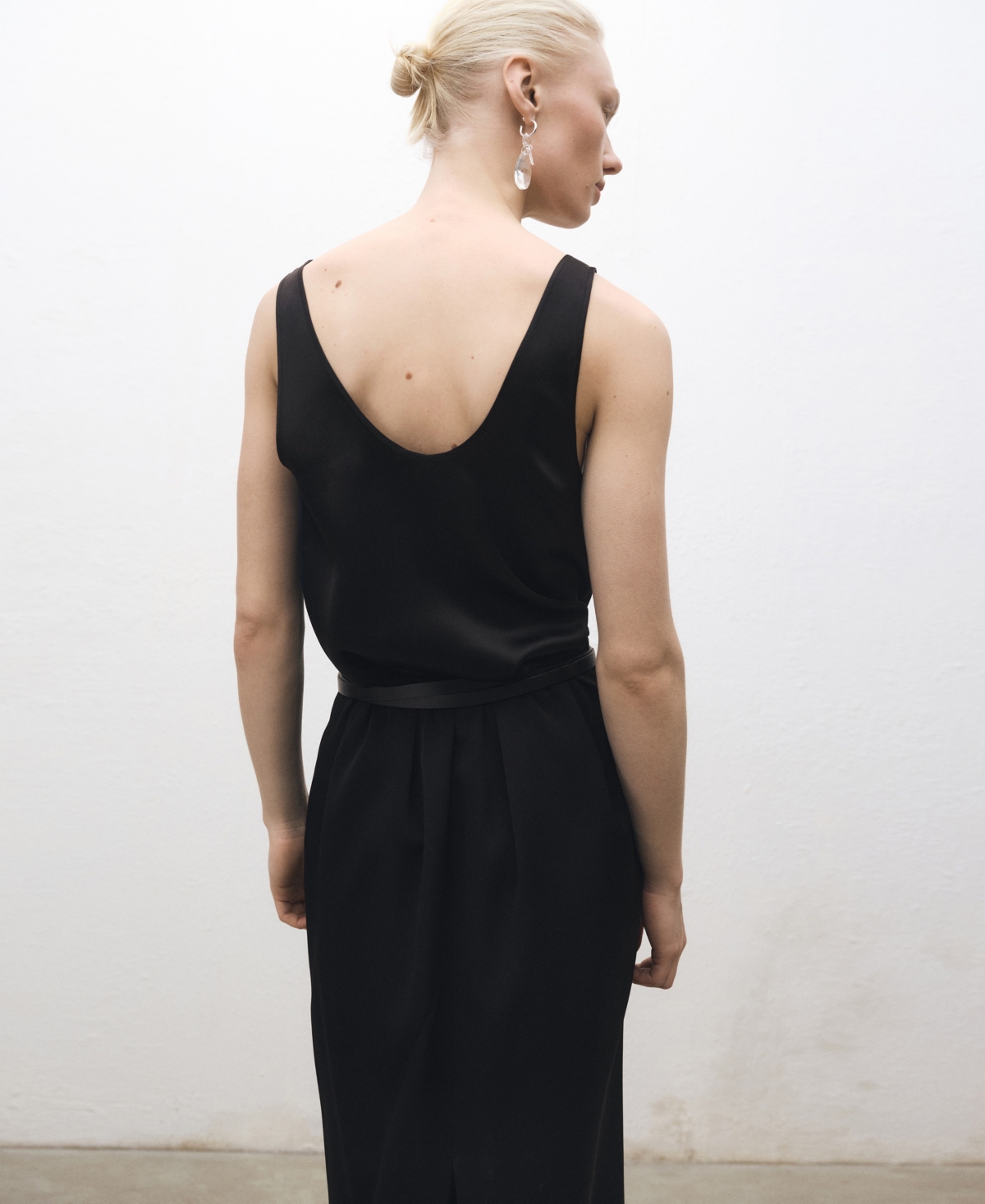 Mango Silk Tank In Black