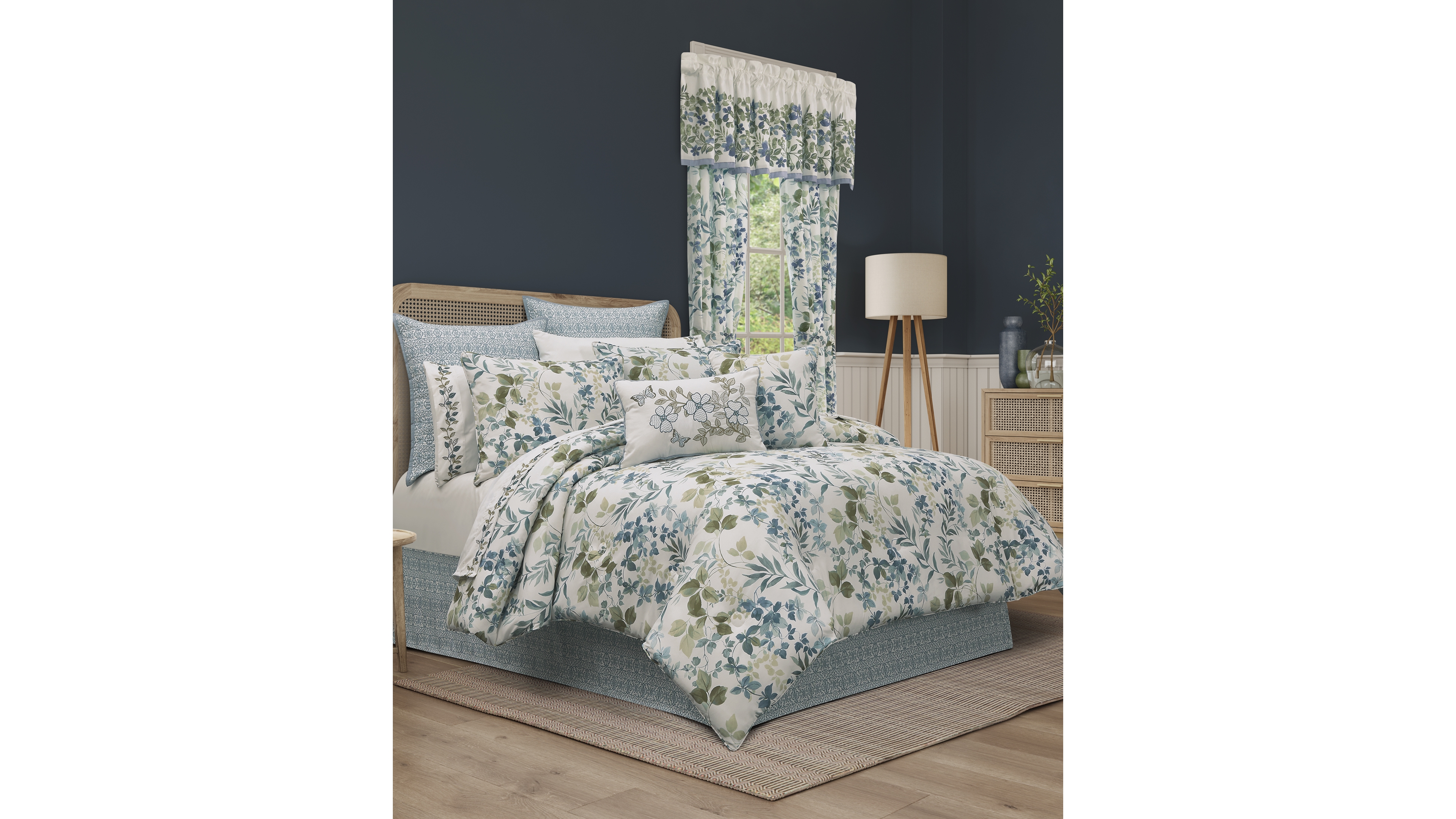 Royal Court Evergreen Botanical Leaf 4-Pc. Comforter Set, King